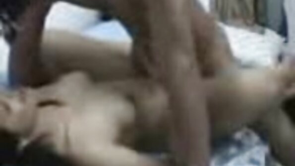 స్వచ్ఛమైన MILF జూలియా ఆన్‌ను ఒక కుర్రాడు తింటాడు